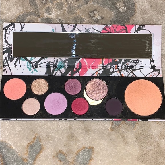 MAC Fashion Fanatic Eyeshadow Palette - Picture 2 of 2